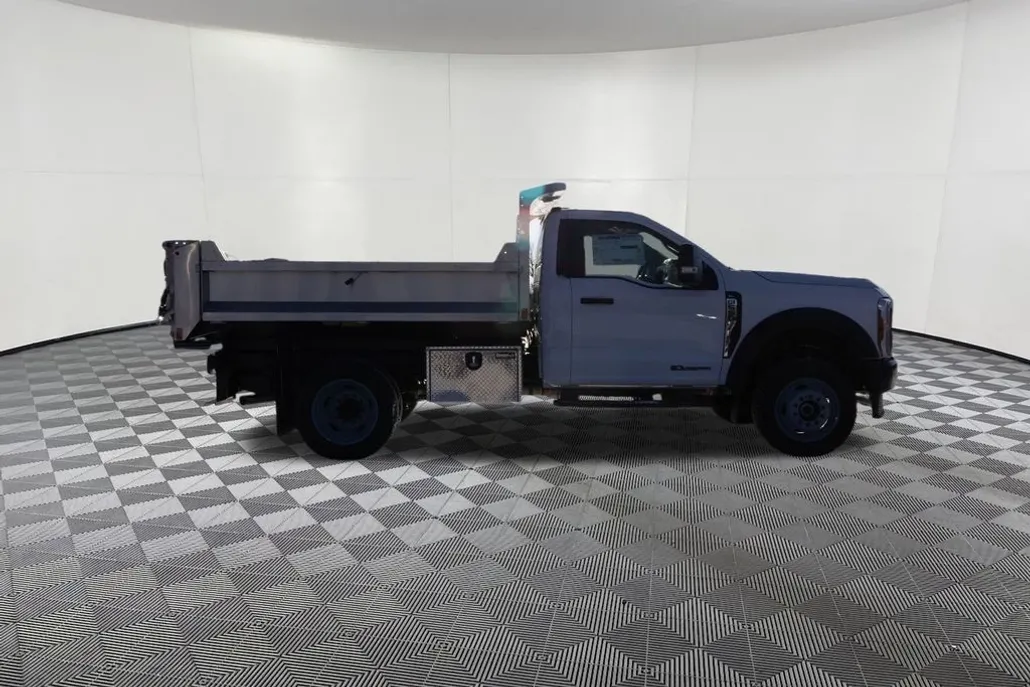2024 Ford F-550 XL photo 1
