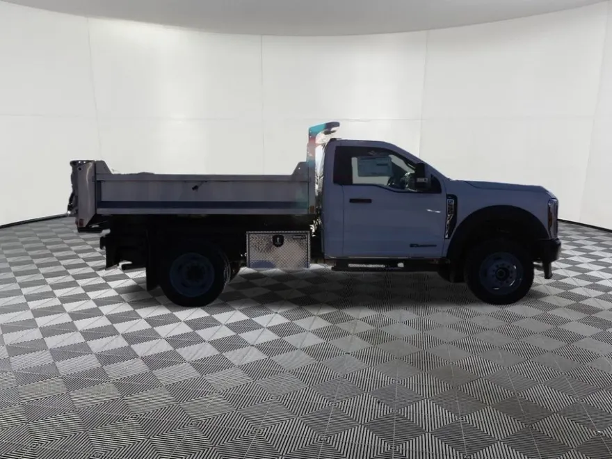 2024 Ford F-550 XL photo 1