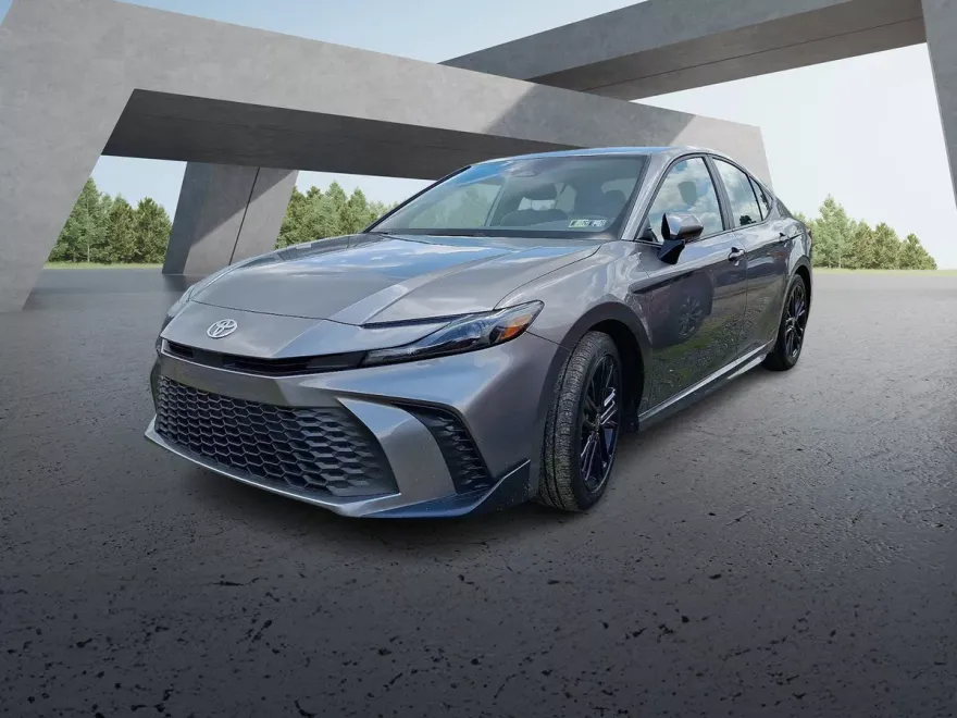 2025 Toyota Camry SE photo 1