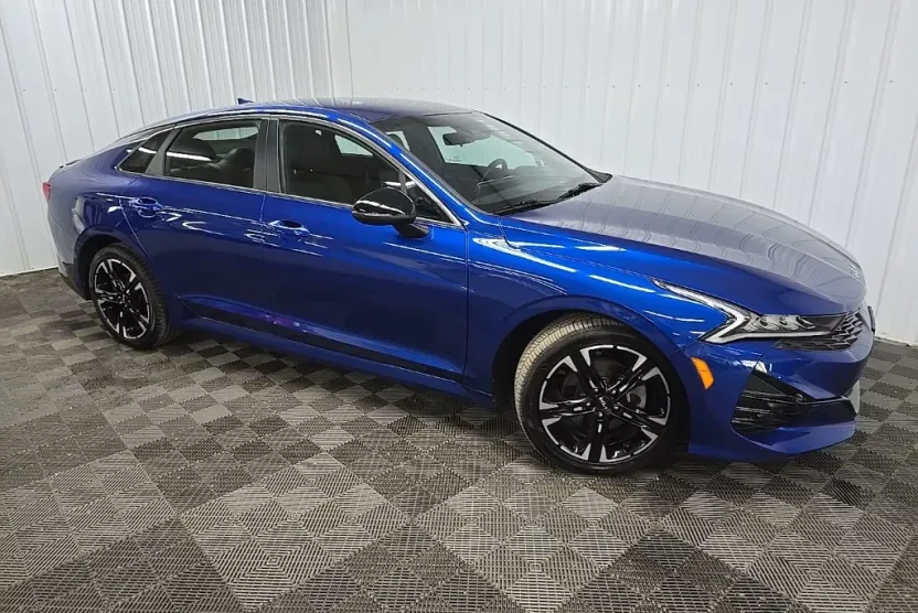 2023 Kia K5 GT-Line photo 1