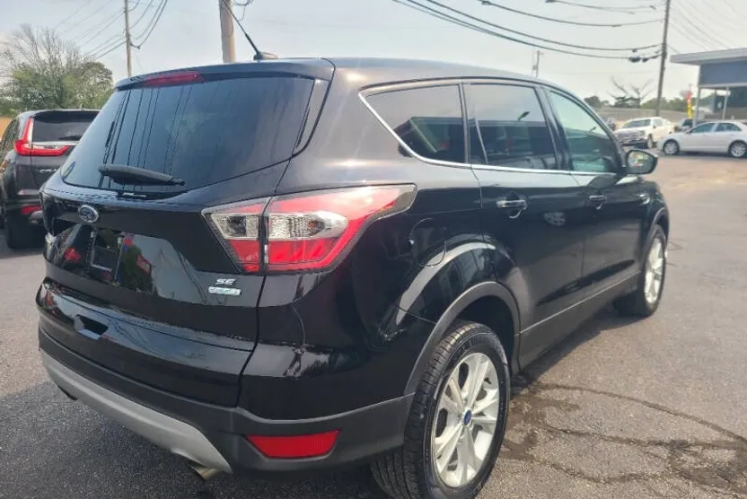 2017 Ford Escape SE photo 1