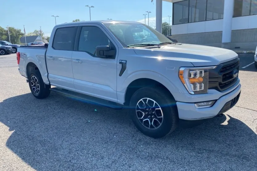 2023 Ford F-150 XLT photo 1