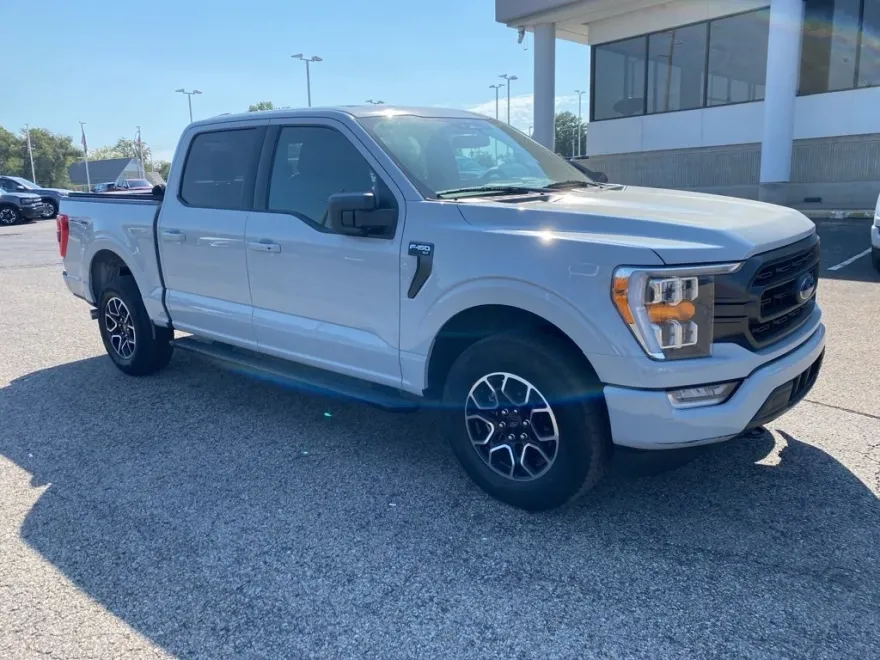 2023 Ford F-150 XLT photo 1