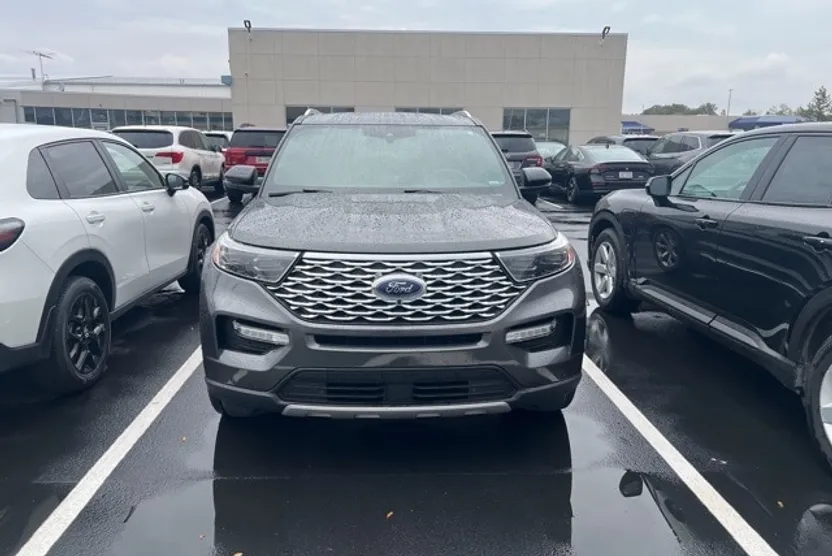 2020 Ford Explorer Platinum photo 1