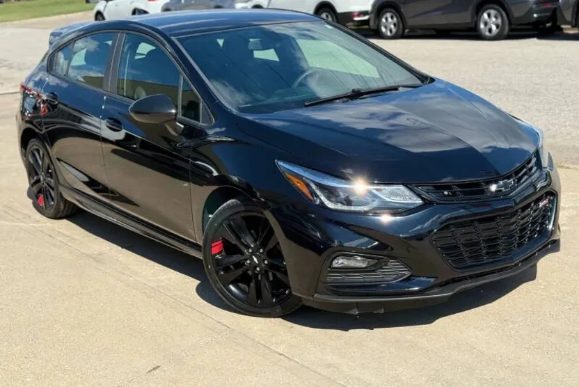 2018 Chevrolet Cruze LT photo 1