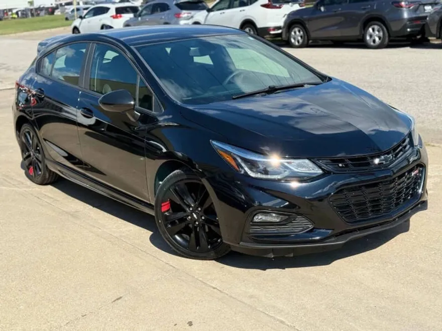2018 Chevrolet Cruze LT photo 1