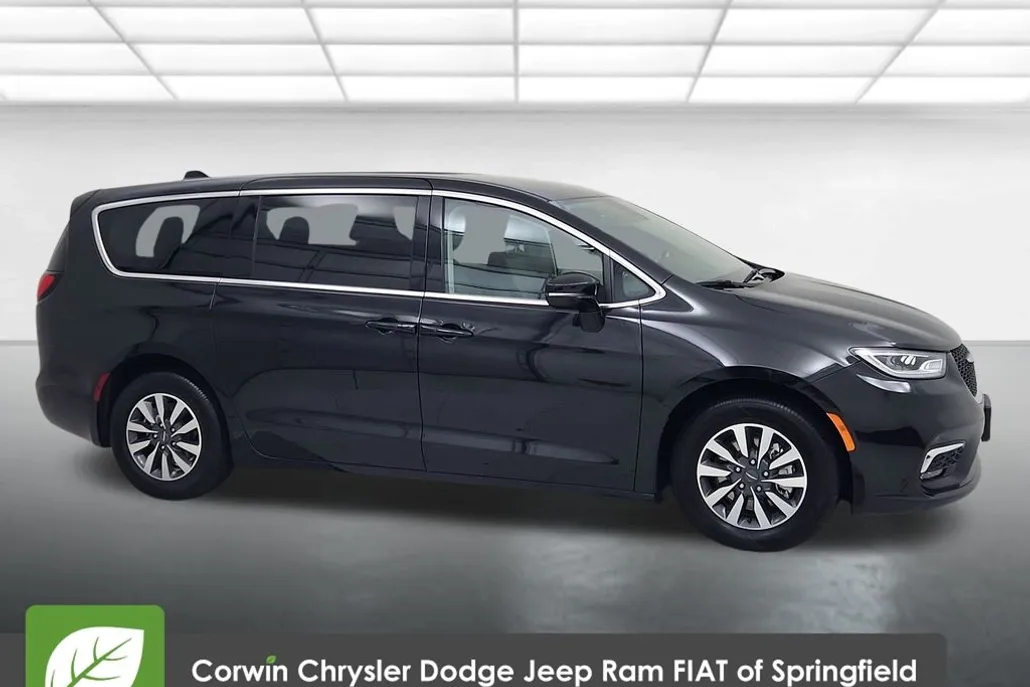 2024 Chrysler Pacifica Hybrid photo 1