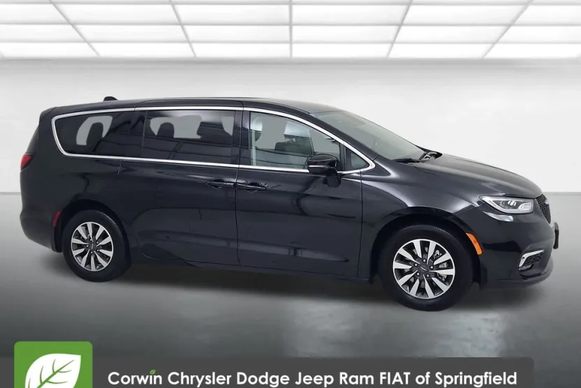 2024 Chrysler Pacifica Hybrid photo 1