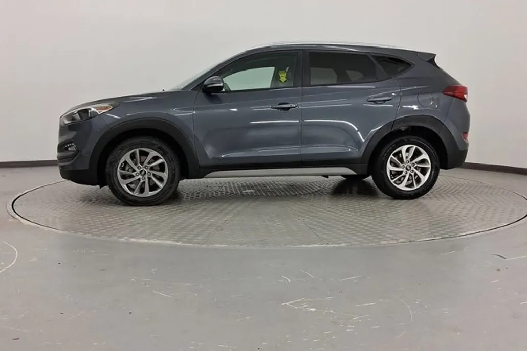 2017 Hyundai Tucson SE Plus photo 1