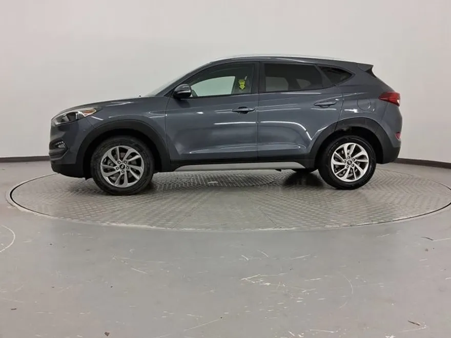 2017 Hyundai Tucson SE Plus photo 1
