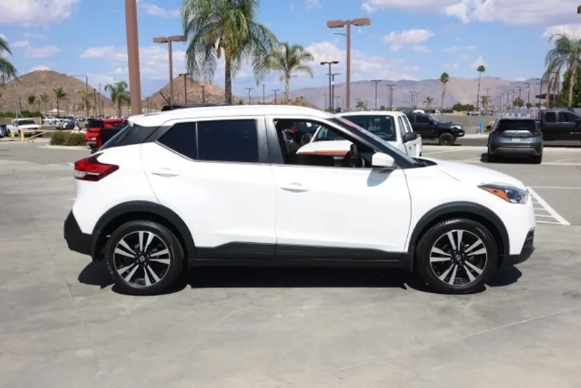 2020 Nissan Kicks SV photo 1