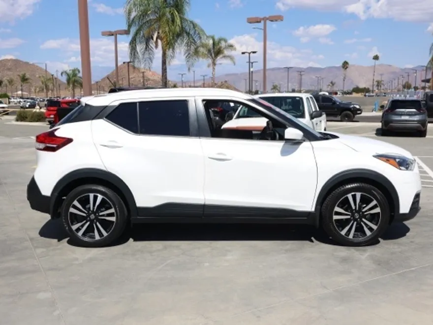 2020 Nissan Kicks SV photo 1