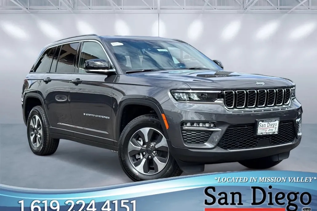 2025 Jeep Cherokee 4xe photo 1