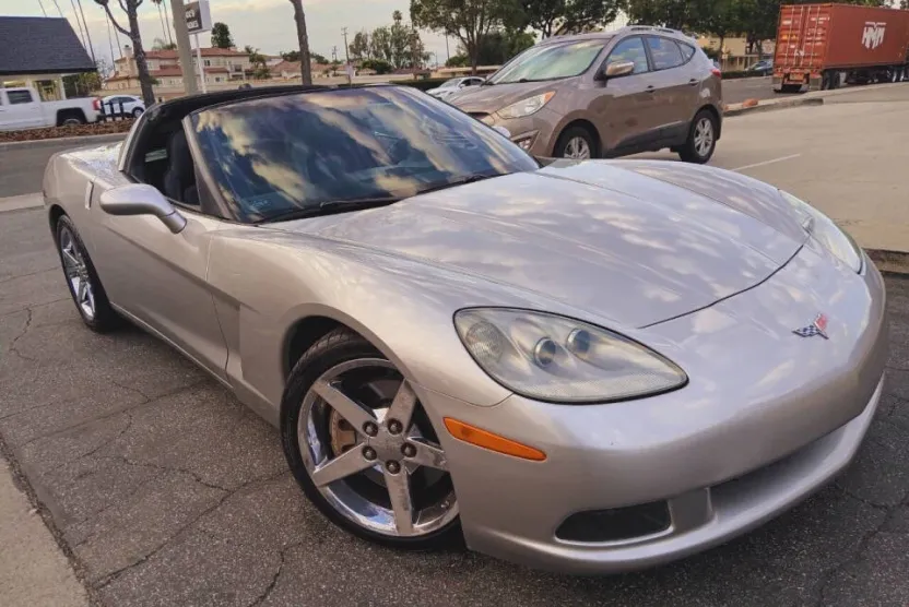 2005 Chevrolet Corvette Base photo 1