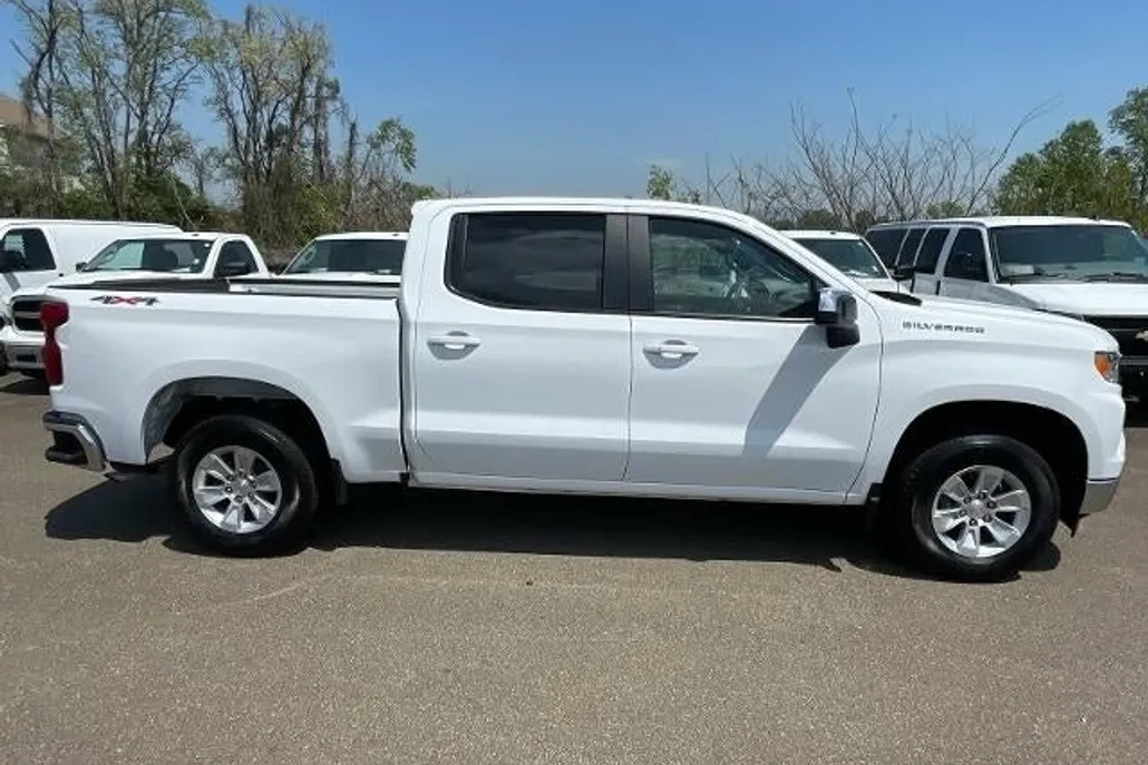 2025 Chevrolet Silverado 1500 LT photo 1