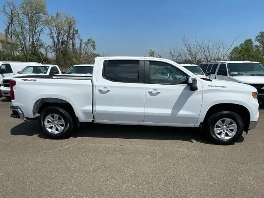 2025 Chevrolet Silverado 1500 LT photo 1