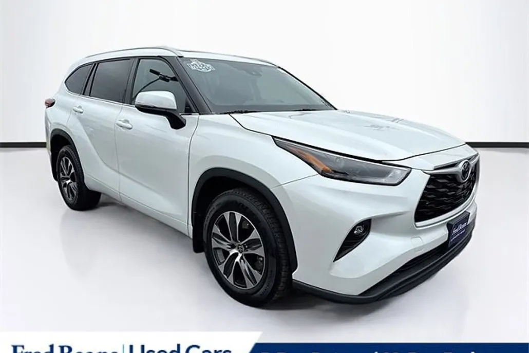 2023 Toyota Highlander XLE photo 1