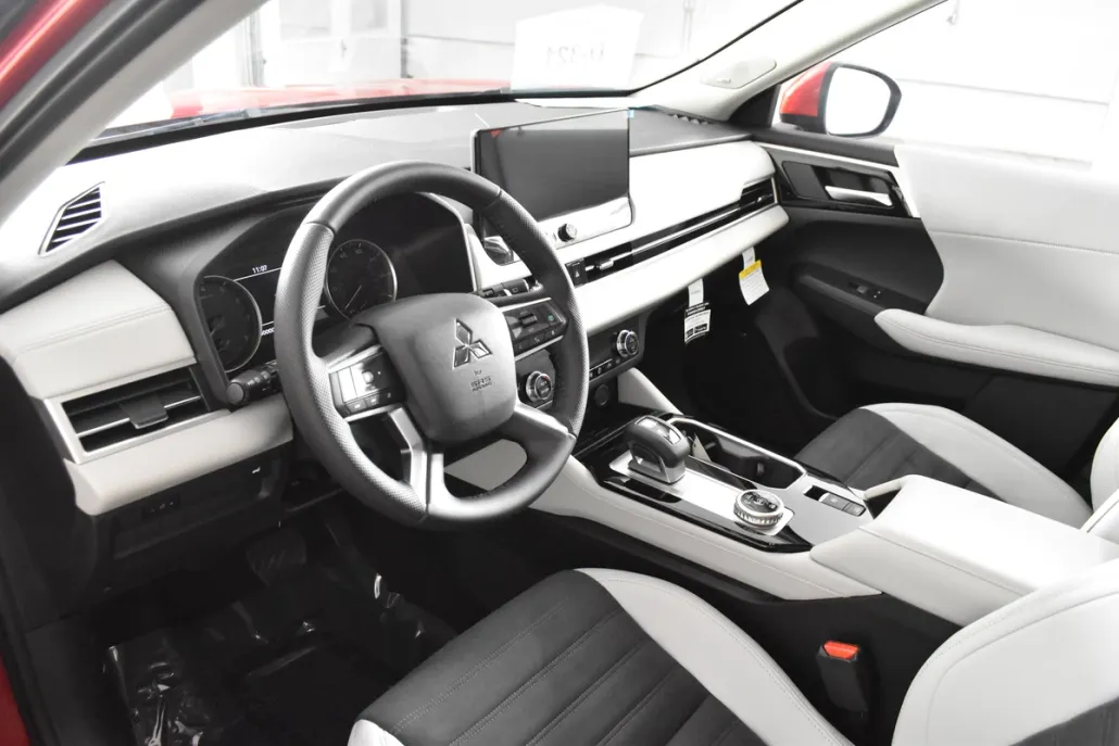 2025 Mitsubishi Outlander SE Ralliart photo 1