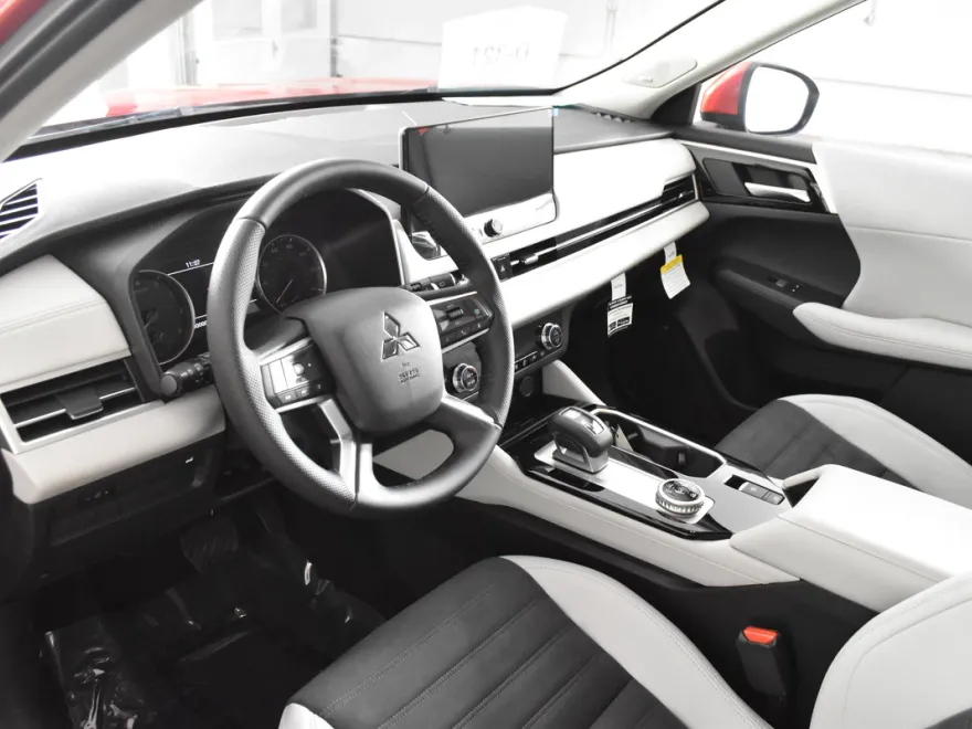 2025 Mitsubishi Outlander SE Ralliart photo 1