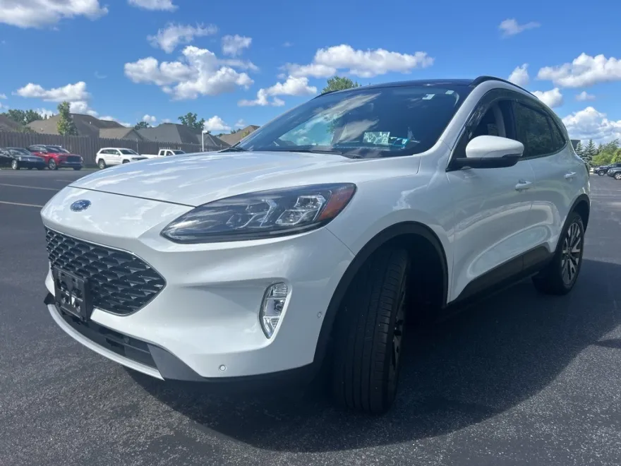 2020 Ford Escape Titanium photo 1