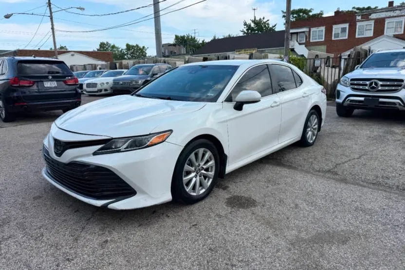 2018 Toyota Camry L photo 1