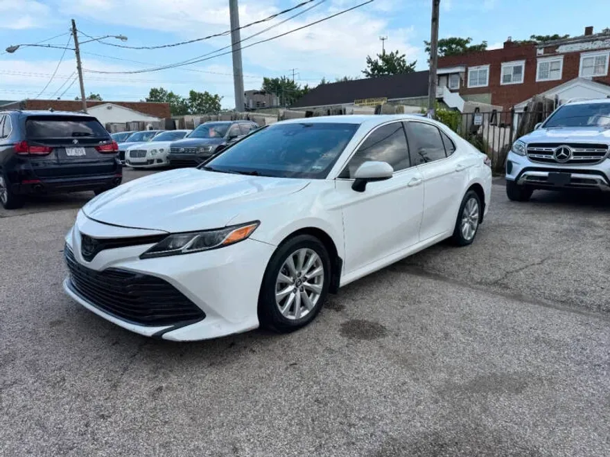 2018 Toyota Camry L photo 1