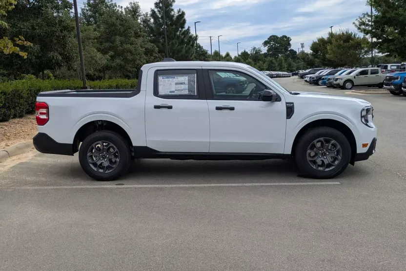 2025 Ford Maverick XLT photo 1