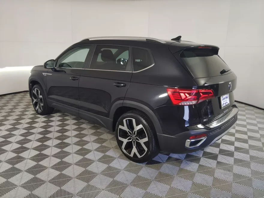 2023 Volkswagen Taos SEL photo 1