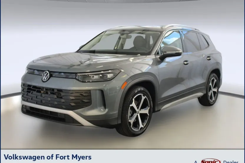 2025 Volkswagen Tiguan SE photo 1