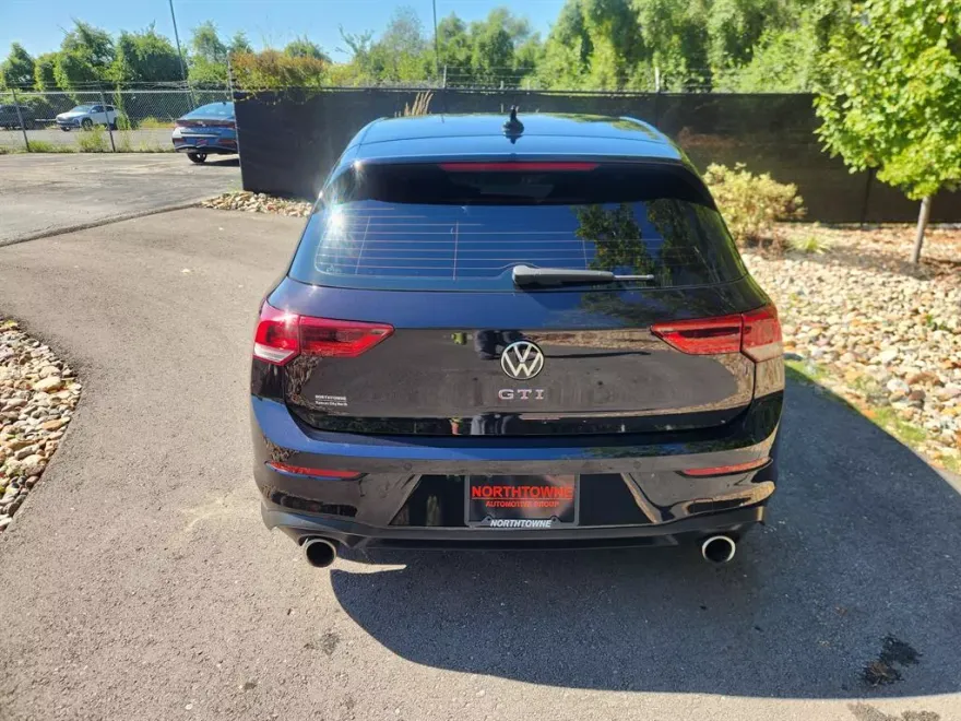 2022 Volkswagen Golf GTI S photo 1