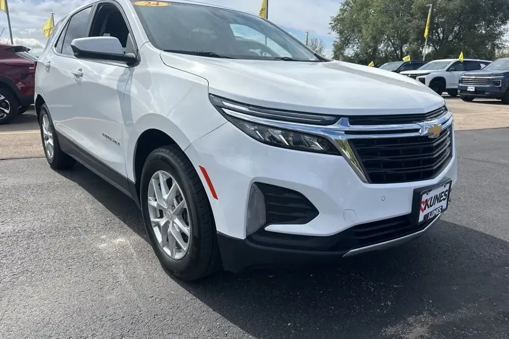 2024 Chevrolet Equinox LT photo 1