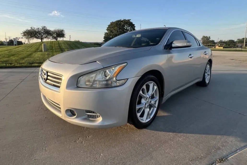 2014 Nissan Maxima SV photo 1