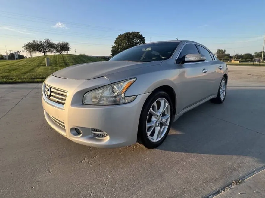 2014 Nissan Maxima SV photo 1