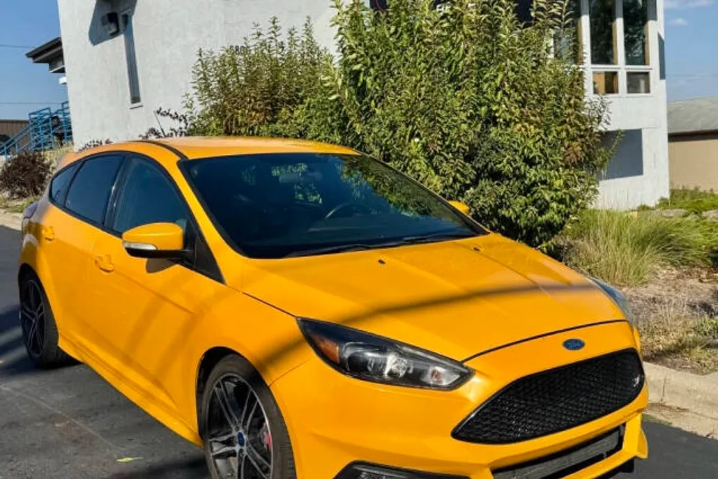 2016 Ford Focus ST photo 1