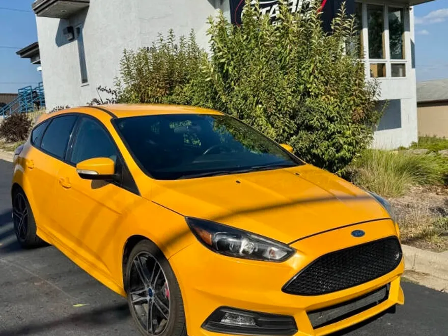 2016 Ford Focus ST photo 1