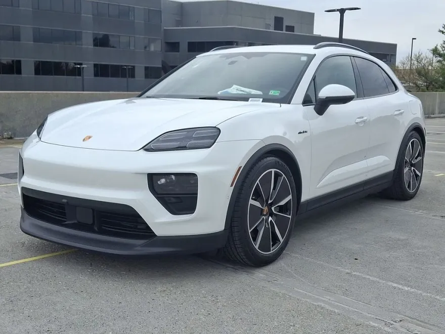 2025 Porsche Macan Electric photo 1