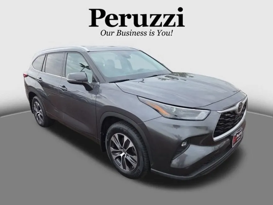 2022 Toyota Highlander XLE photo 1