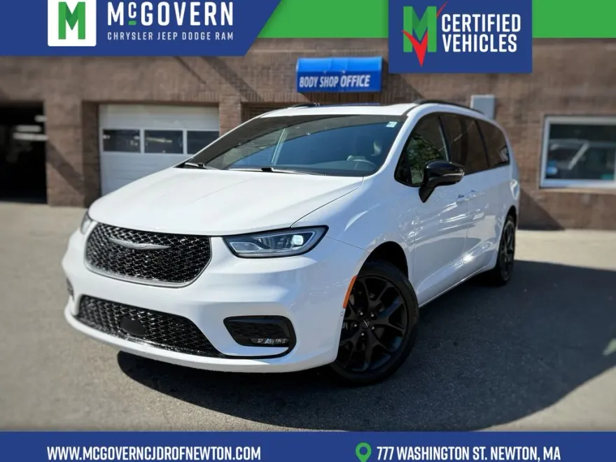 2024 Chrysler Pacifica Limited photo 1