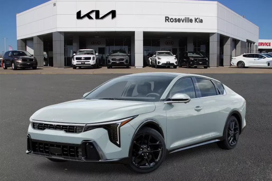 2025 Kia K4 GT-Line Turbo photo 1