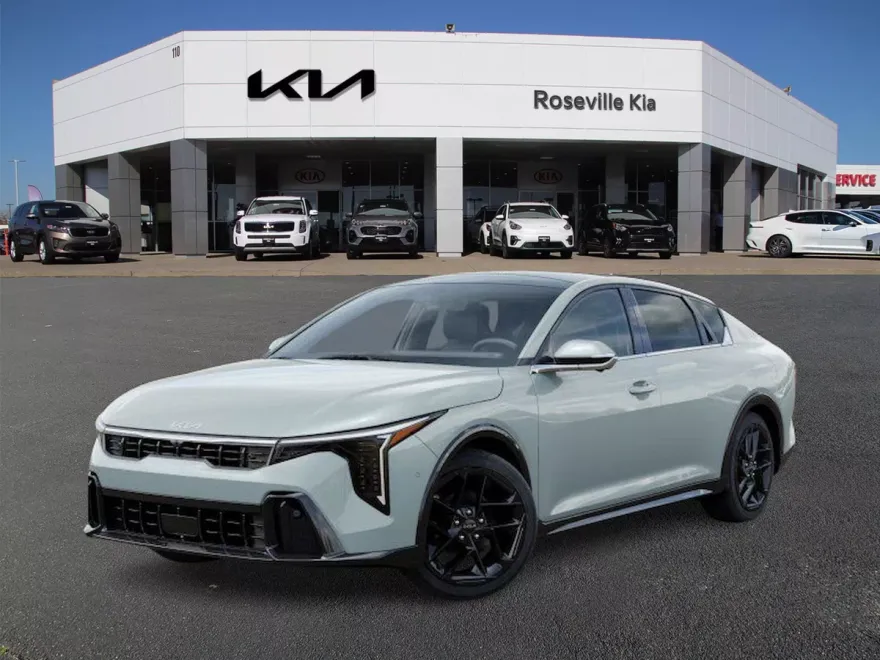 2025 Kia K4 GT-Line Turbo photo 1