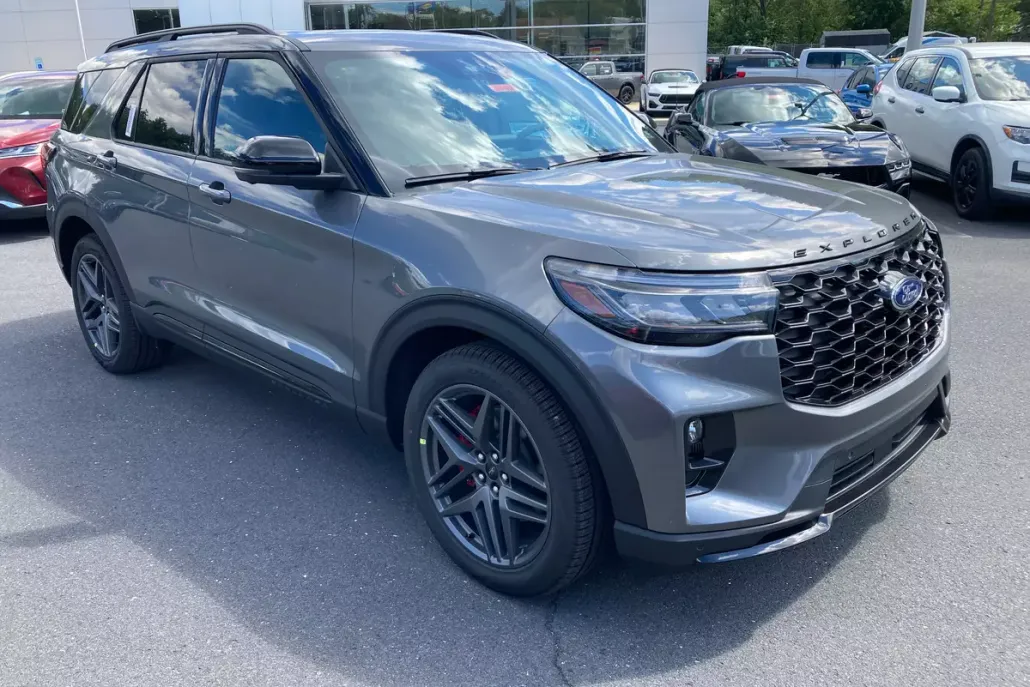 2025 Ford Explorer ST photo 1