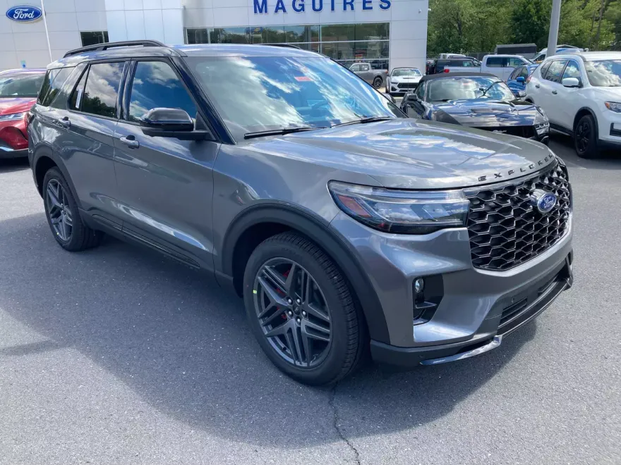 2025 Ford Explorer ST photo 1