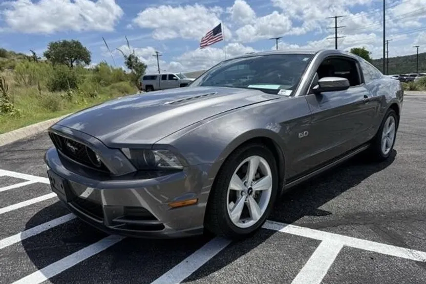 2014 Ford Mustang GT Premium photo 1