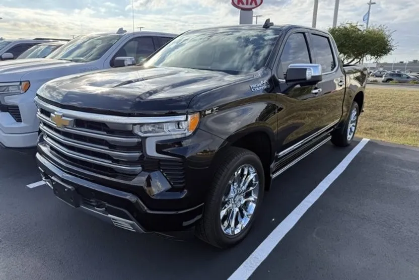 2024 Chevrolet Silverado 1500 High Country photo 1