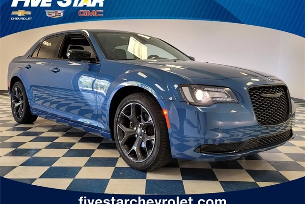 2022 Chrysler 300 Touring photo 1