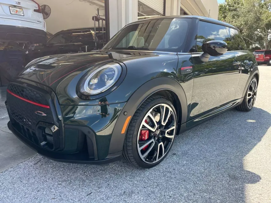 2024 Mini Cooper 2 Door Hardtop Iconic photo 1
