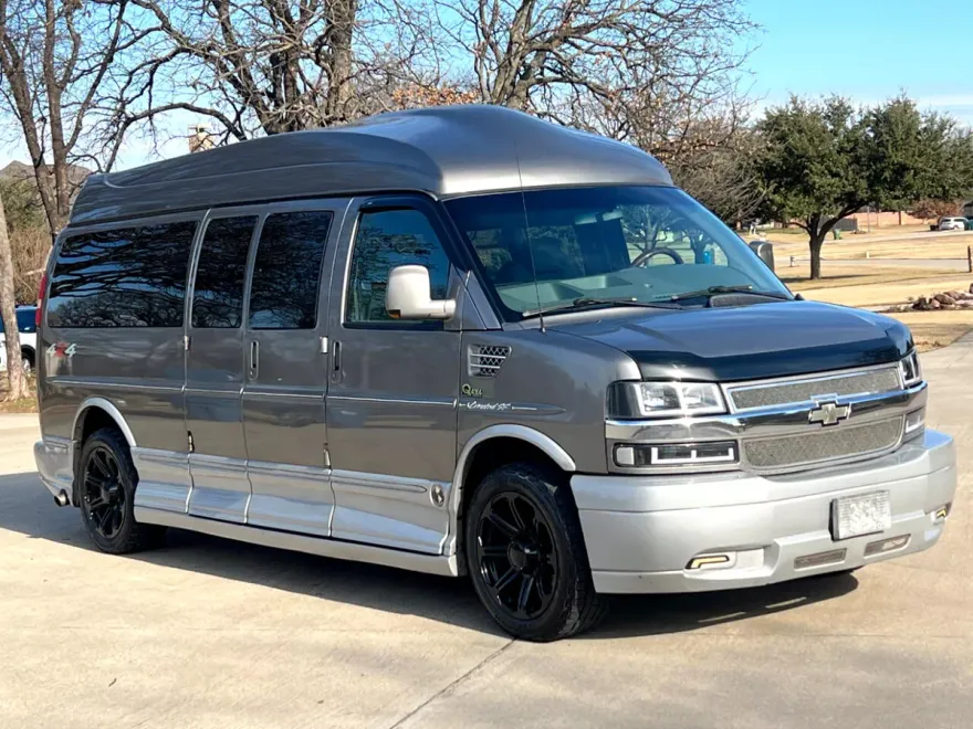 2013 Chevrolet Express 2500 Passenger photo 1