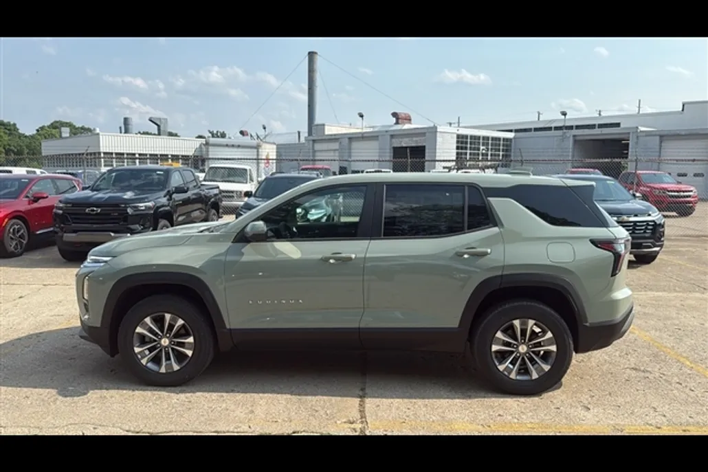 2026 Chevrolet Equinox LT photo 1