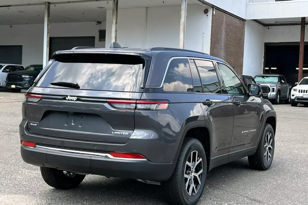 2025 Jeep Grand Cherokee Limited photo 1