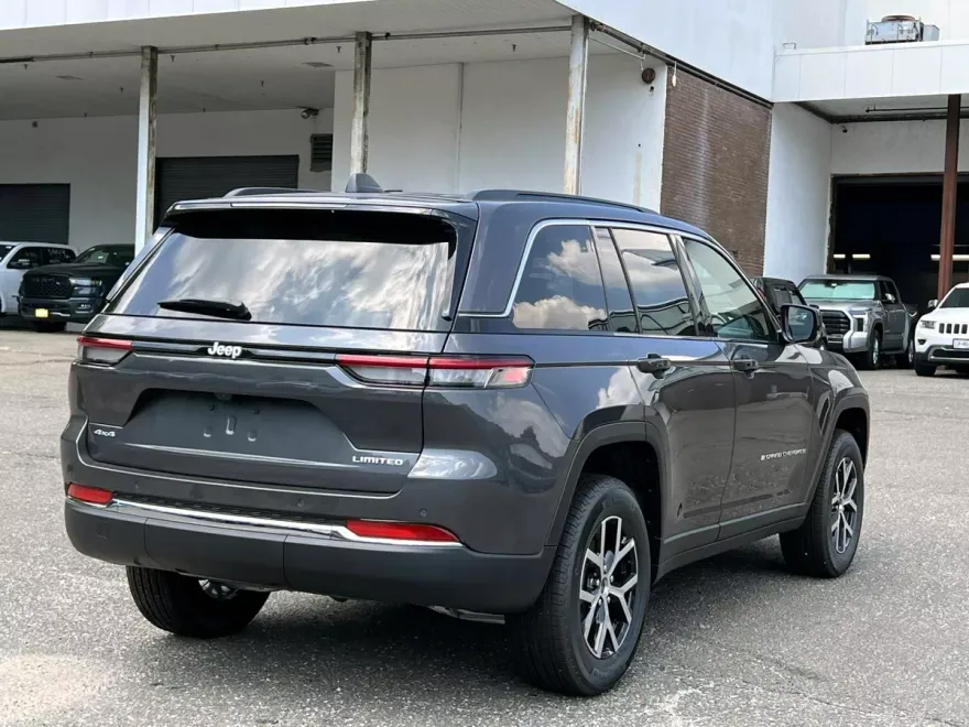 2025 Jeep Grand Cherokee Limited photo 1